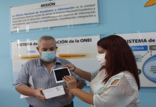 El UNFPA entrega 1350 tabletas a la ONEI para contribuir con la realización del Censo de Población y Viviendas 2022
