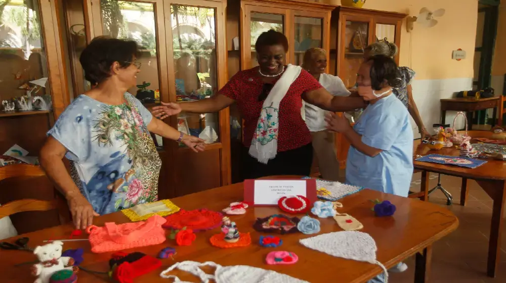 La Dra. Natalia Kanem, Directora Ejecutiva del UNFPA, visita proyectos sociales en Cuba